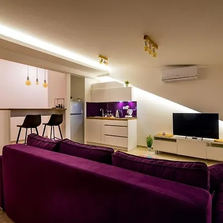 Boom 1 Apartment *