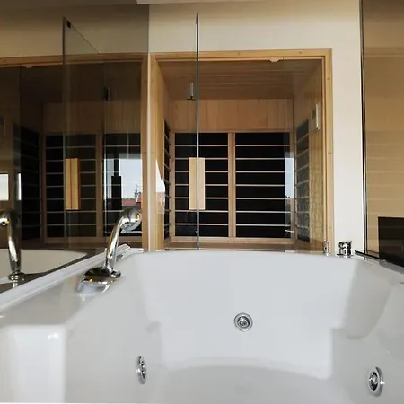 Boom 1 Apartment
